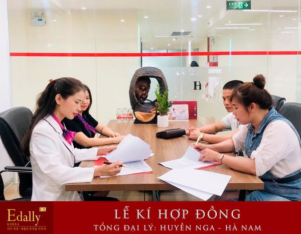 Ngay sau sinh nhật 8 năm Edally EX là lễ ký kết hợp đồng tổng đại lý của cửa hàng mỹ phẩm Edally Huyền Nga.