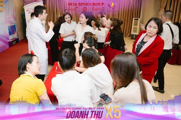 HỌC BÁN HÀNG BẰNG MÁY SOI DA TỪ BÁC SĨ/ CHUYÊN GIA NÓ PHẢI KHÁC BỌT
