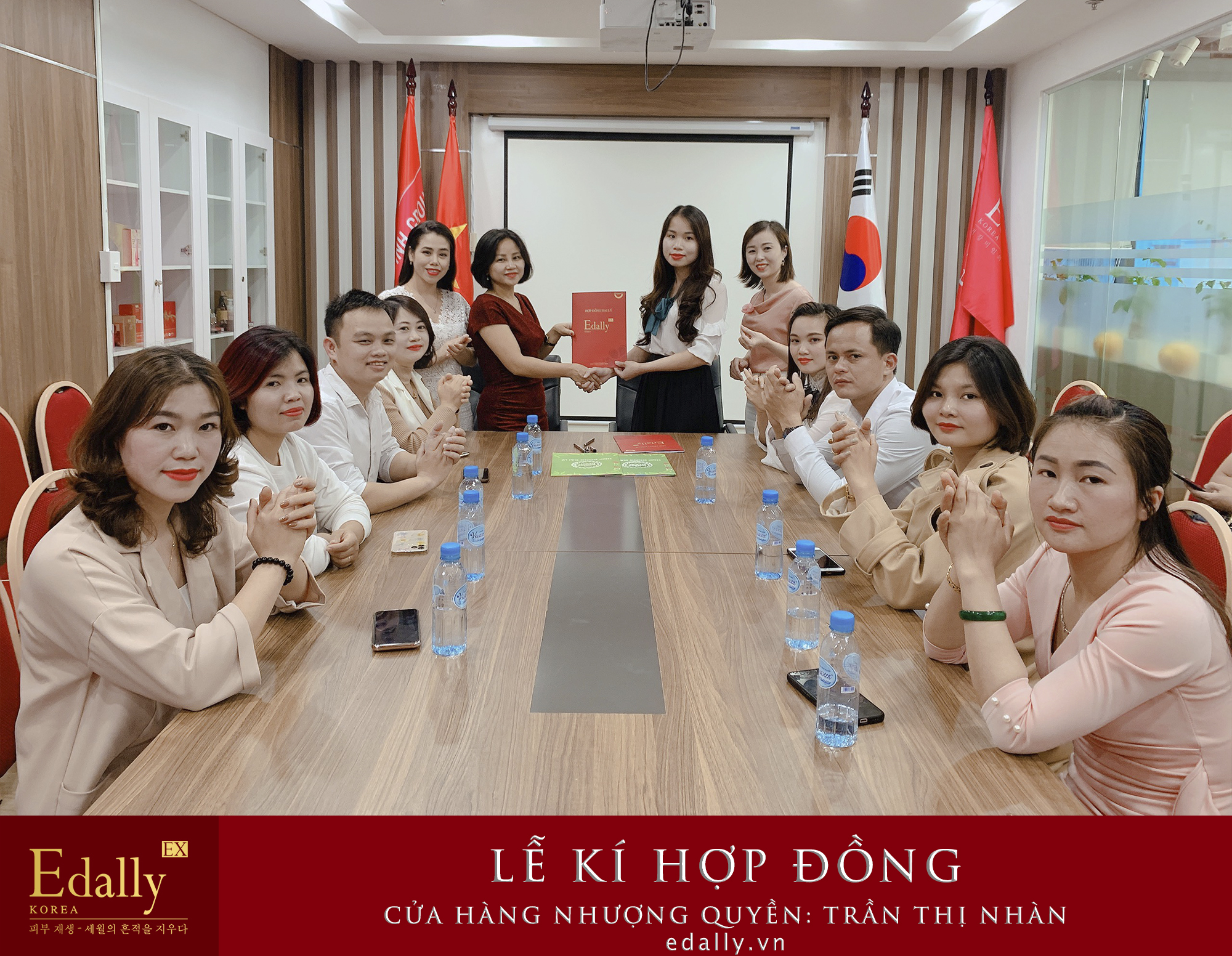 KÝ HỢP ĐỒNG CỬA HÀNG NHƯỢNG QUYỀN
