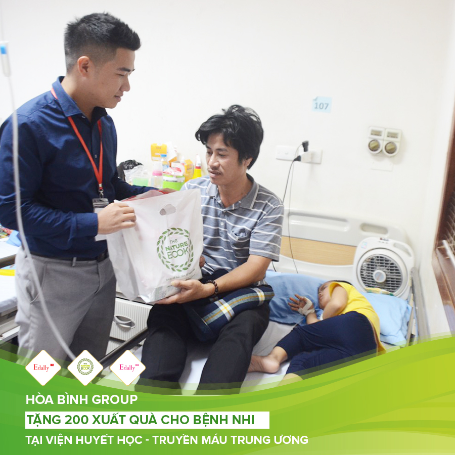Tặng 200 xuất quà cho các em nhỏ tại Viện Huyết học - Truyền máu Trung ương 3