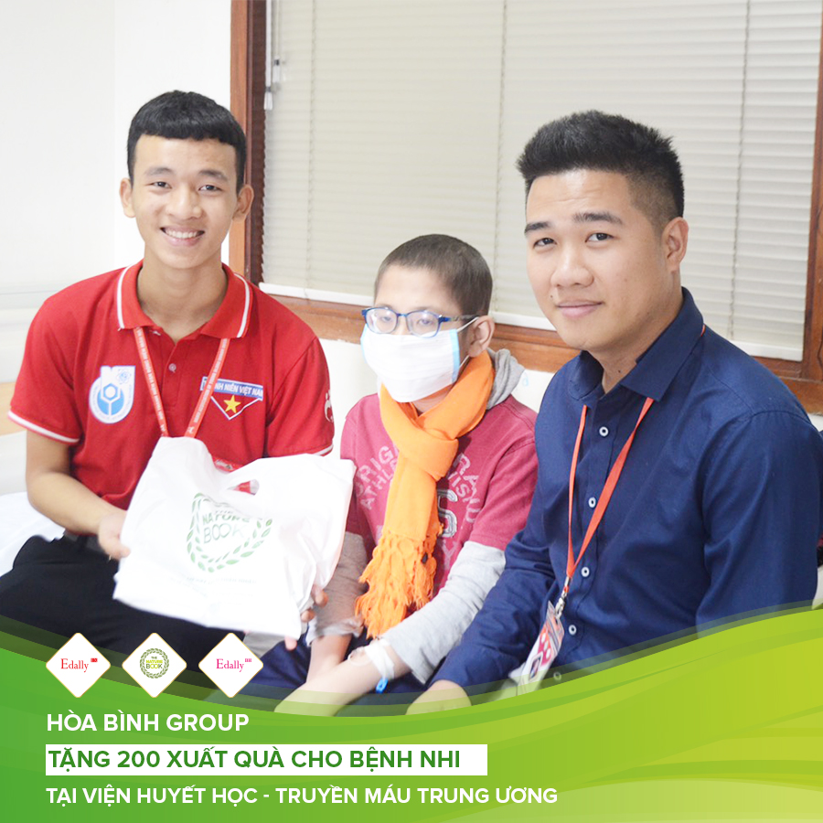 Tặng 200 xuất quà cho các em nhỏ tại Viện Huyết học - Truyền máu Trung ương 6