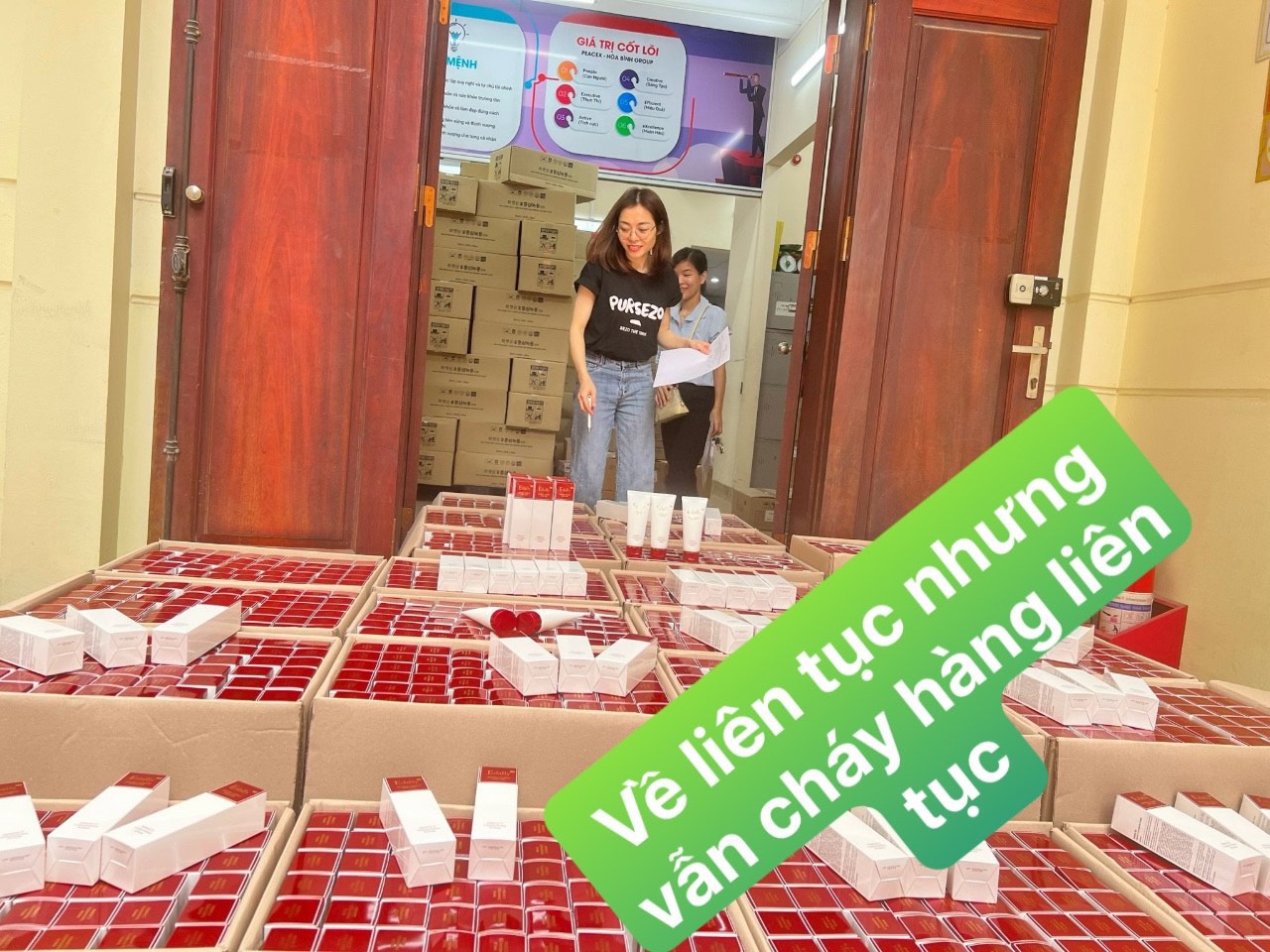 Có một dòng sữa rửa mặt về bao nhiêu cũng không đủ hàng để bán, về liên tục mà cháy hàng cũng liên tục